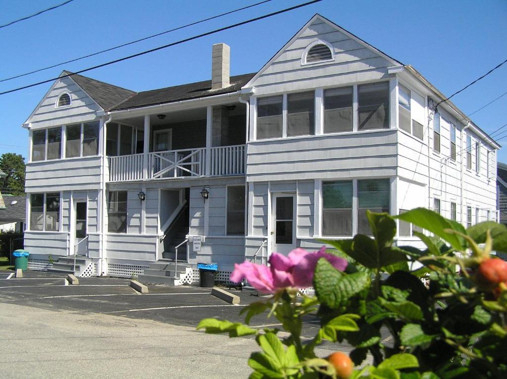 Beach Walk Apartments And Cottages Олд Орчард Бийч Екстериор снимка