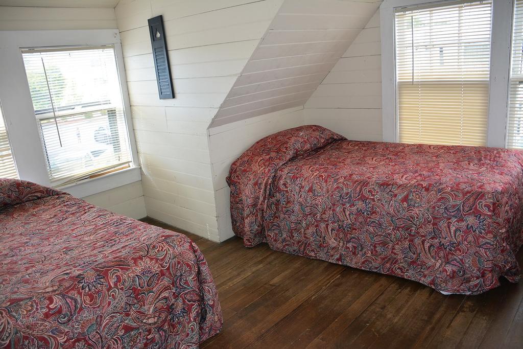 Beach Walk Apartments And Cottages Олд Орчард Бийч Екстериор снимка