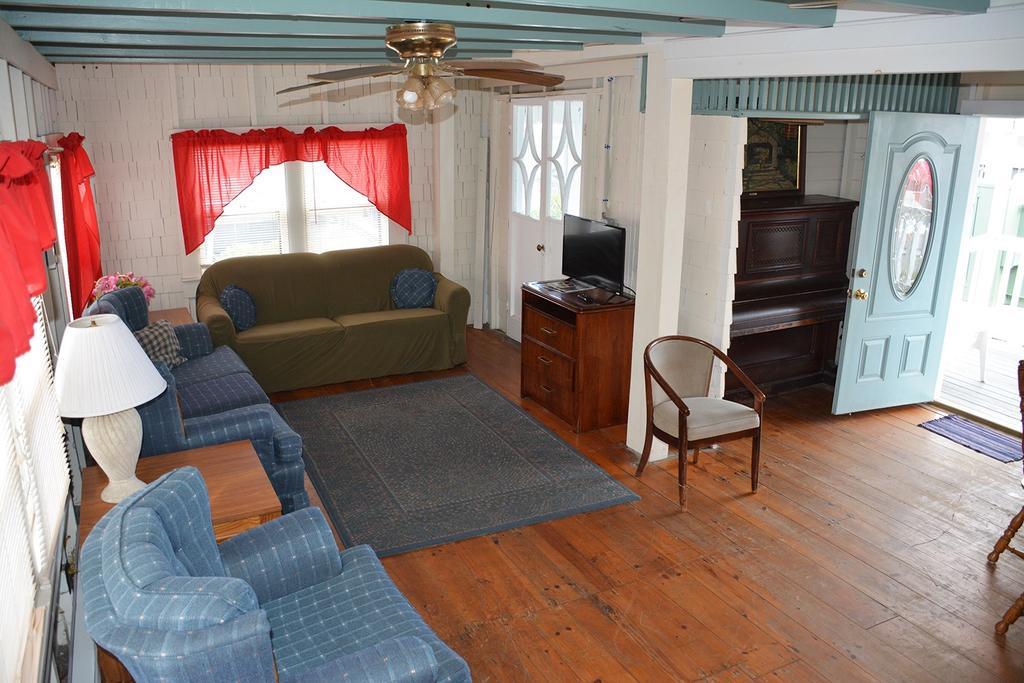 Beach Walk Apartments And Cottages Олд Орчард Бийч Екстериор снимка