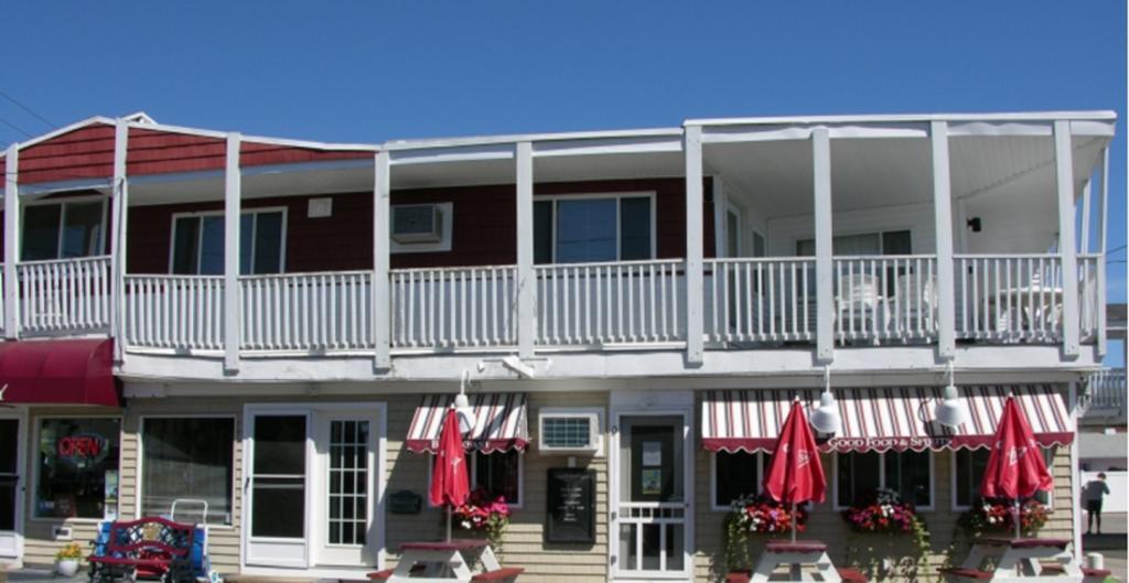 Beach Walk Apartments And Cottages Олд Орчард Бийч Екстериор снимка